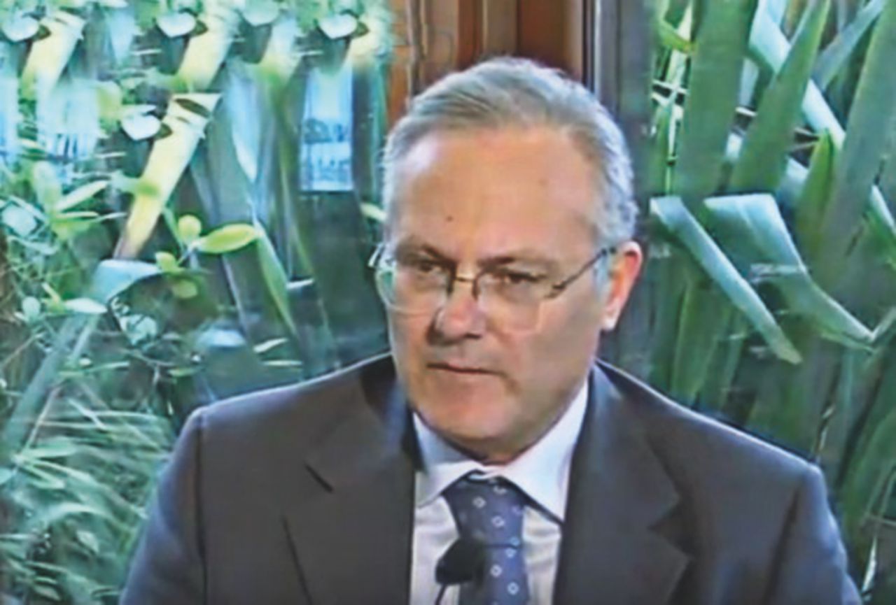 Copertina di Il giudice riceve contributi, ma si salva ancora