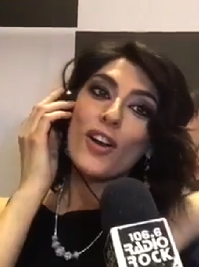 Copertina di Sanremo 2018, Elisa Isoardi dedica ‘Mila e Shiro’ a Matteo Salvini: “Io first lady? Sto tanto bene alla Rai”