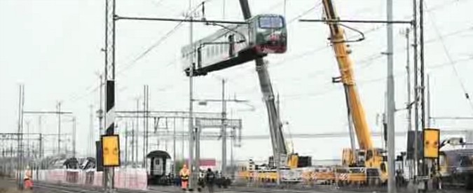 Copertina di Treno deragliato, cominciata la rimozione della prima carrozza