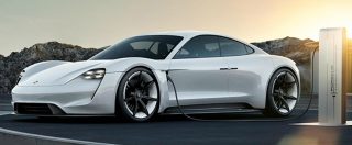 Copertina di Porsche, all-in sull’elettrico. Investimenti doppi: 6 miliardi di euro entro il 2022