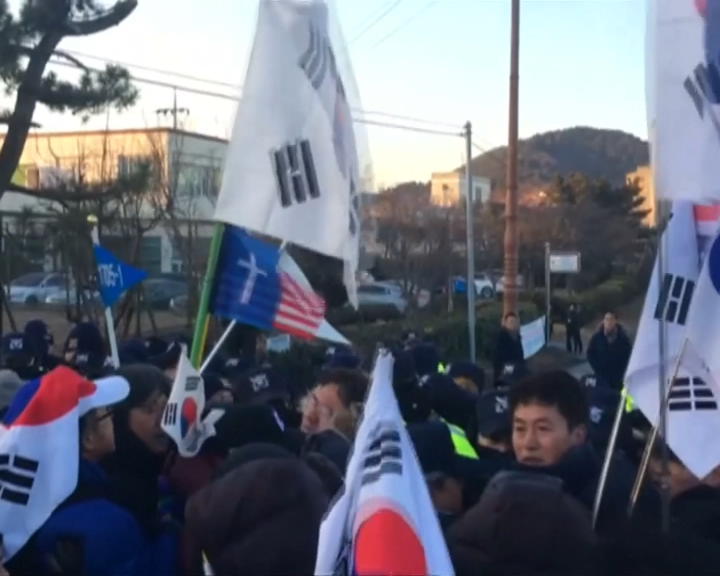 Copertina di Olimpiadi invernali, arriva il traghetto con l’orchestra nord coreana: proteste. Ma alla cerimonia ci sarà la sorella di Kim Jong-un