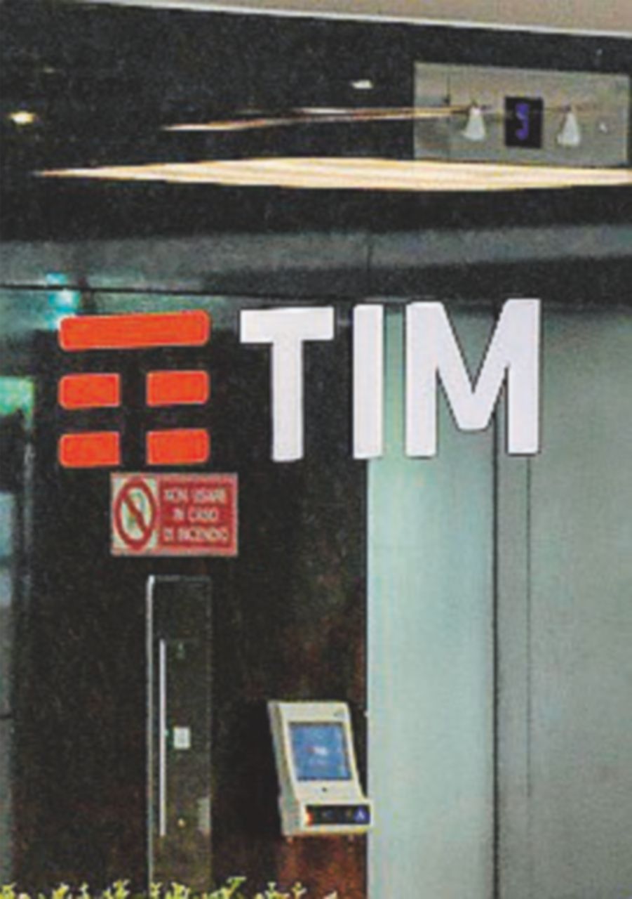 Garante Privacy multa Tim per 840mila euro: chiamati gli ex clienti