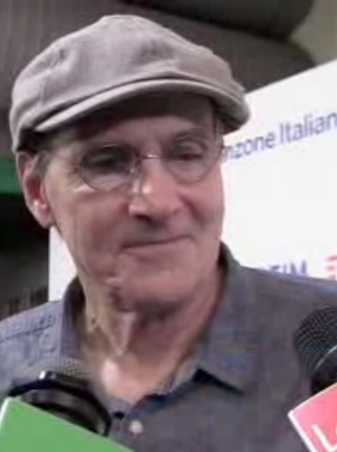 Copertina di Sanremo 2018, James Taylor: “Baglioni chi?”. La gaffe del cantante a poche ore dall’esibizione sul palco dell’Ariston