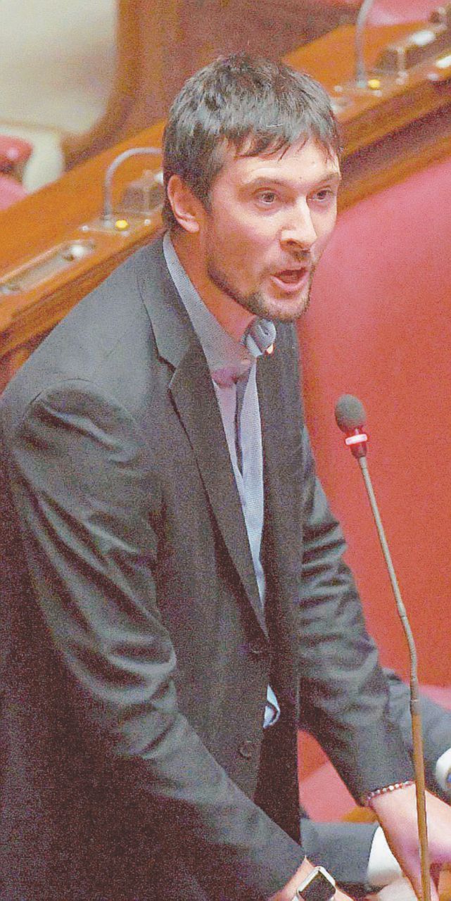 M5S, i due ex parlamentari nei guai per i soldi: “Se eletti, ci dimetteremo”