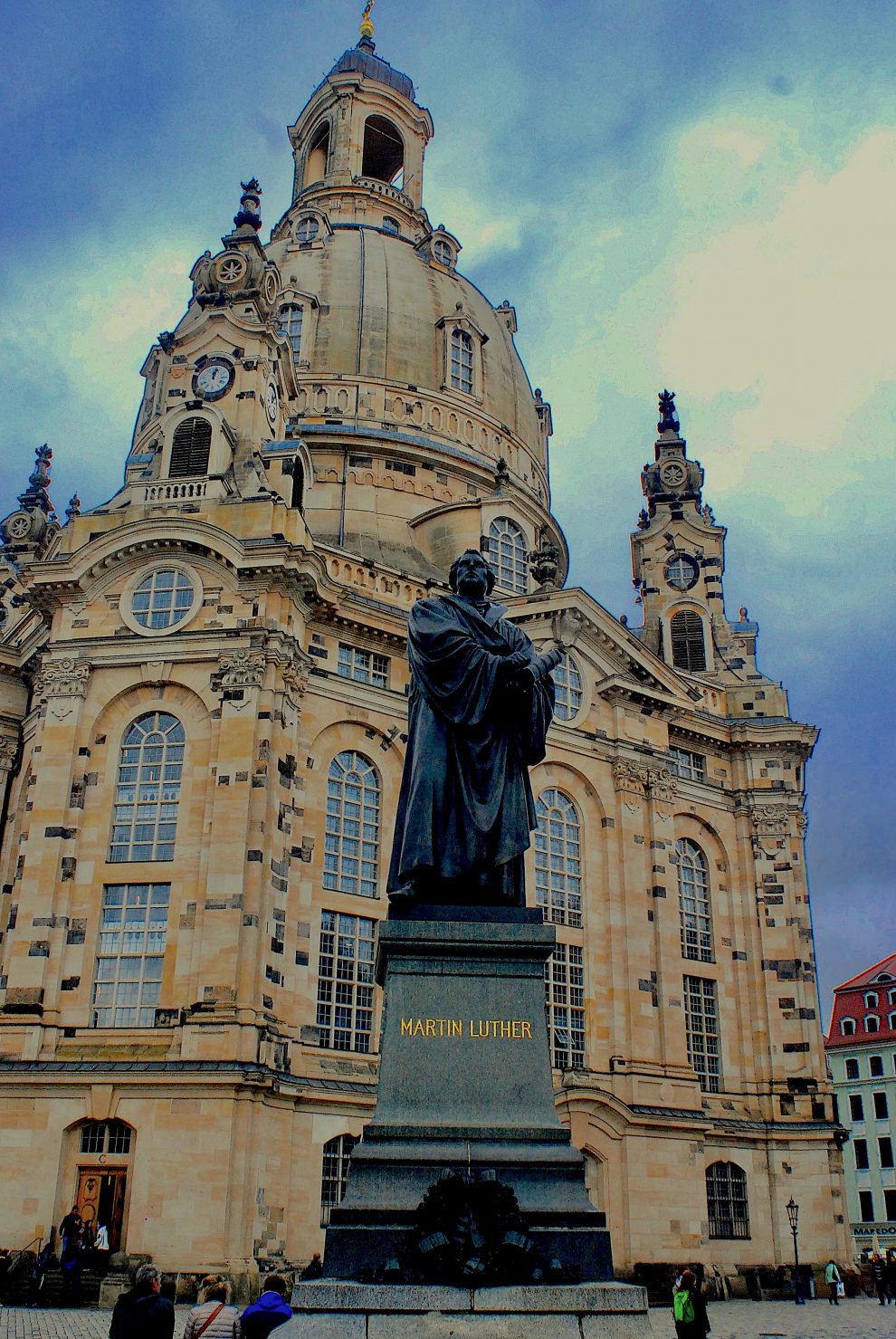 La Frauenkirche e la statua di Martin Lutero