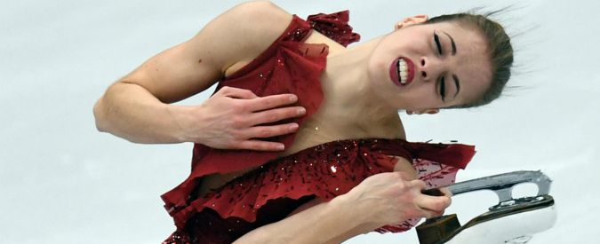 Olimpiadi invernali, Carolina Kostner stupisce ancora e porta l’Italia in finale team event di pattinaggio