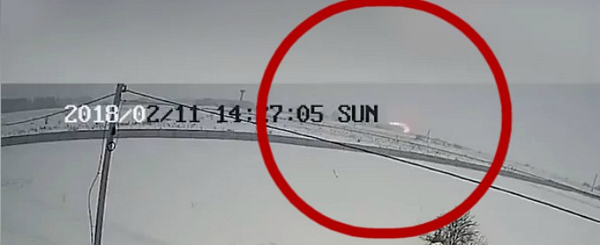 Copertina di Mosca, il momento dello schianto dell’Antonov ripreso dalla videosorveglianza: la fiammata poi l’esplosione