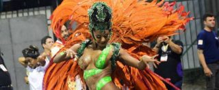 Copertina di Carnevale di San Paolo, balla con tale e tanta foga che le parte il perizoma. La ballerina prosegue la sfilata nuda