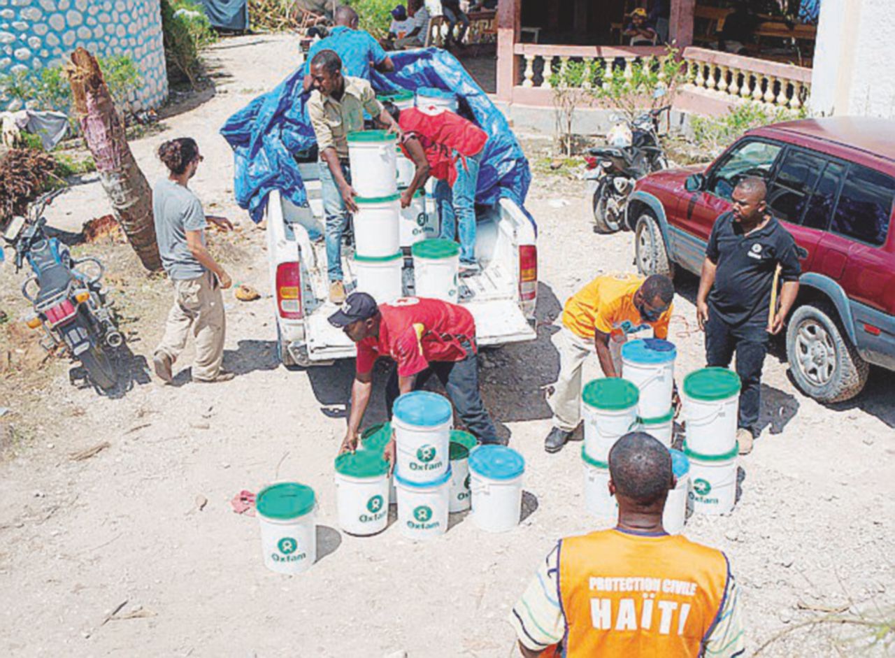 Copertina di Ong, l’esercito degli angeli dalle mani sporche