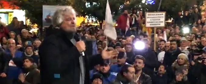 Copertina di M5s, Grillo sul palco con Di Maio: “Dire che siamo tutti uguali è alibi per non fare nulla”