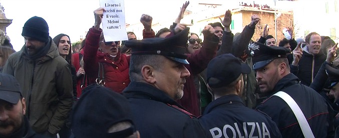 Copertina di Livorno, Giorgia Meloni cacciata a suon di cori, striscioni e fischi: “Vattene fascista, non ti vogliamo”