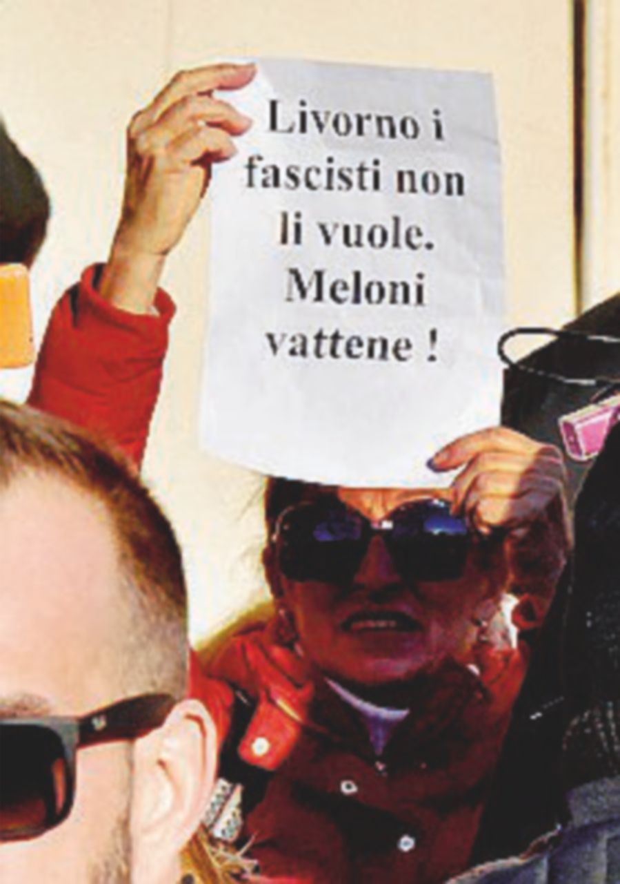 “Vattene, fascista”: Meloni contestata dai centri sociali