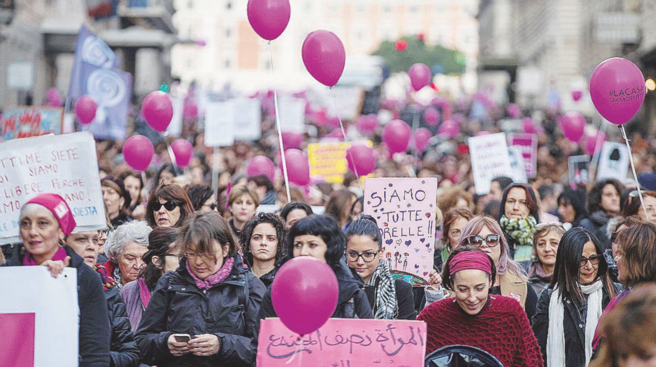Non una di meno - Un momento della manifestazione nazionale contro la violenza sulle donne, organizzata lo scorso 25 novembre a Roma - Ansa Molestate 4 donne su 10. L’80% non lo dice a nessuno