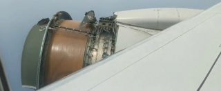 Copertina di Panico a bordo del volo United: “Si staccano pezzi dal motore”. Poi l’atterraggio d’emergenza