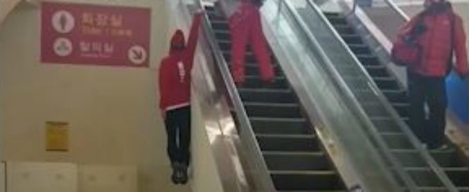 Copertina di Olimpiadi invernali 2018, la squadra svizzera di freestyle si diverte così. E il video diventa virale