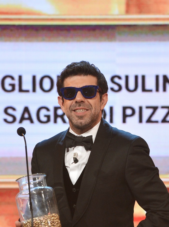 Copertina di Irresistibili Pierfrancesco Favino e Alessandro Cattelan: si sfidano a colpi di imitazioni: da Capatonda a Chewbecca passando per Lapo