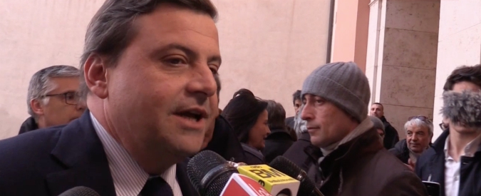 Copertina di Roma, Calenda contro Raggi: “E’ assente. Giunta M5s non sa neppure la matematica”. Futuro sindaco Roma? “No, sarei un cialtrone”