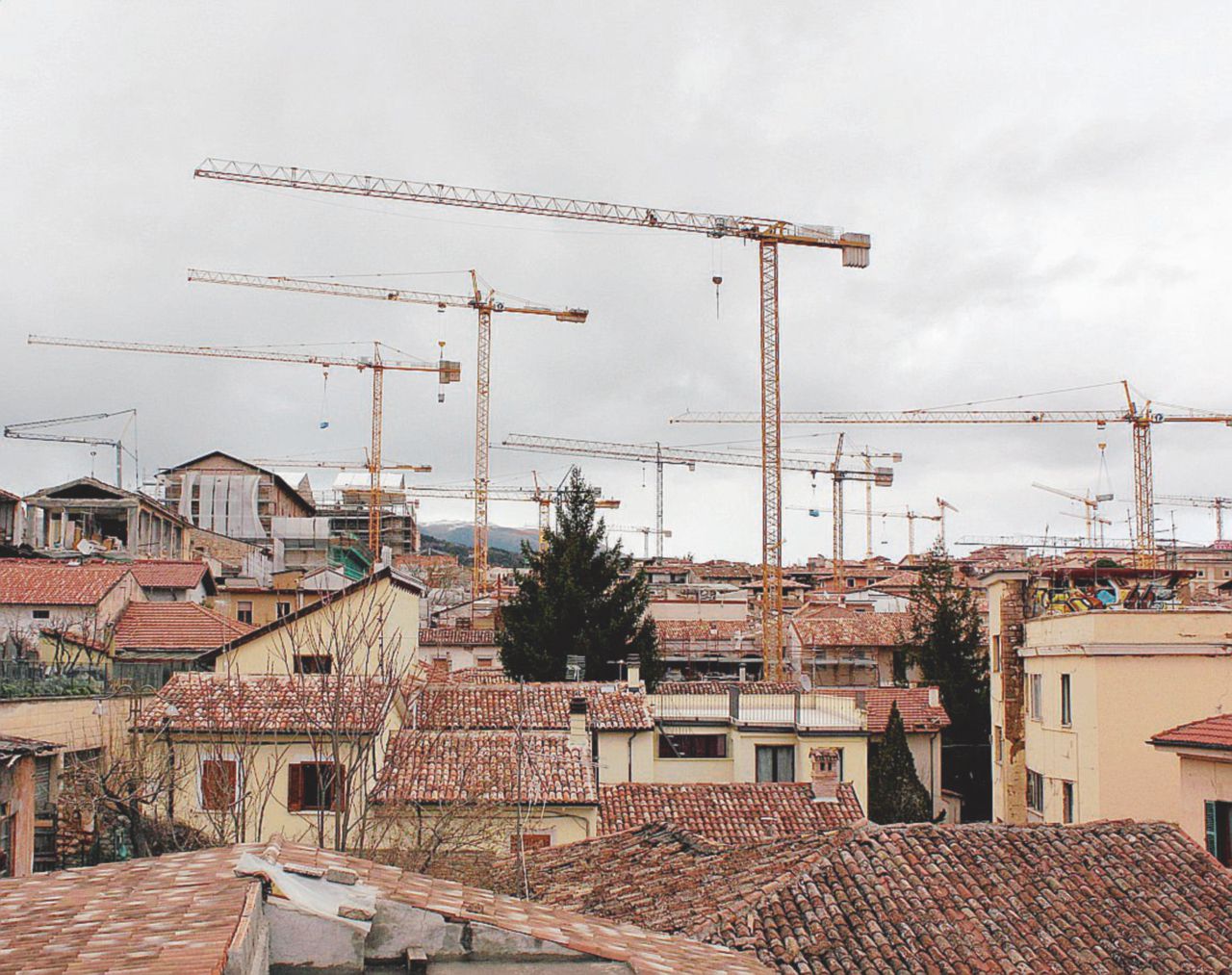 Copertina di “Le donne sanno ricostruirsi come dopo un terremoto”