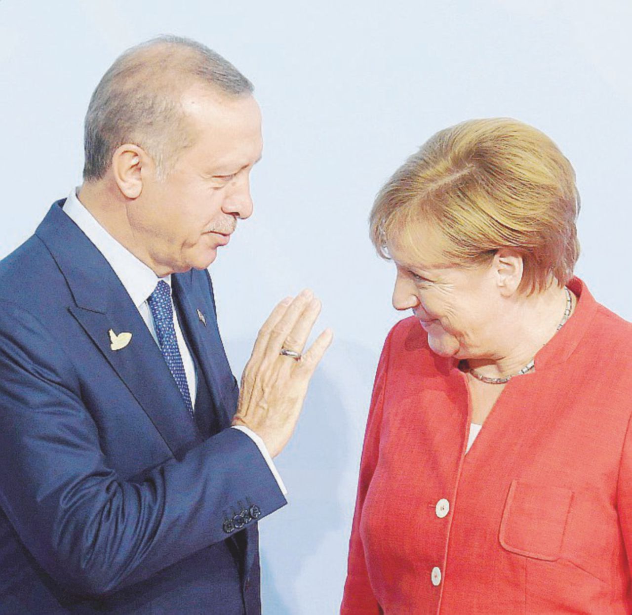 Copertina di Per un tedesco liberato, Erdogan condanna 6 turchi