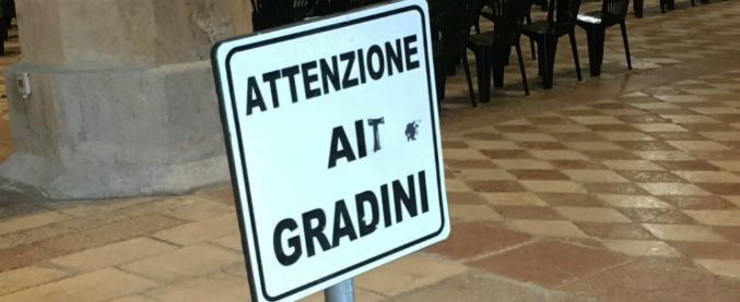 Copertina di L’Aquila, nove anni dopo il sisma la protesta dei disabili: “Si ricostruisce, ma restano le barriere architettoniche”