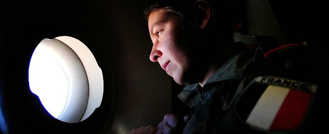 Copertina di Francia, Macron propone la leva obbligatoria anche per le donne. Avrà capito che non è femminismo?