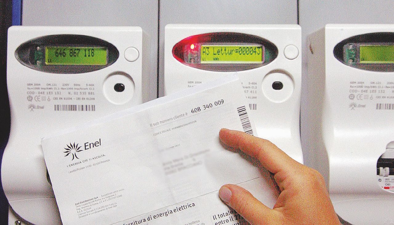 Copertina di Bollette della luce: dopo le tasse occulte ecco il conto dei morosi