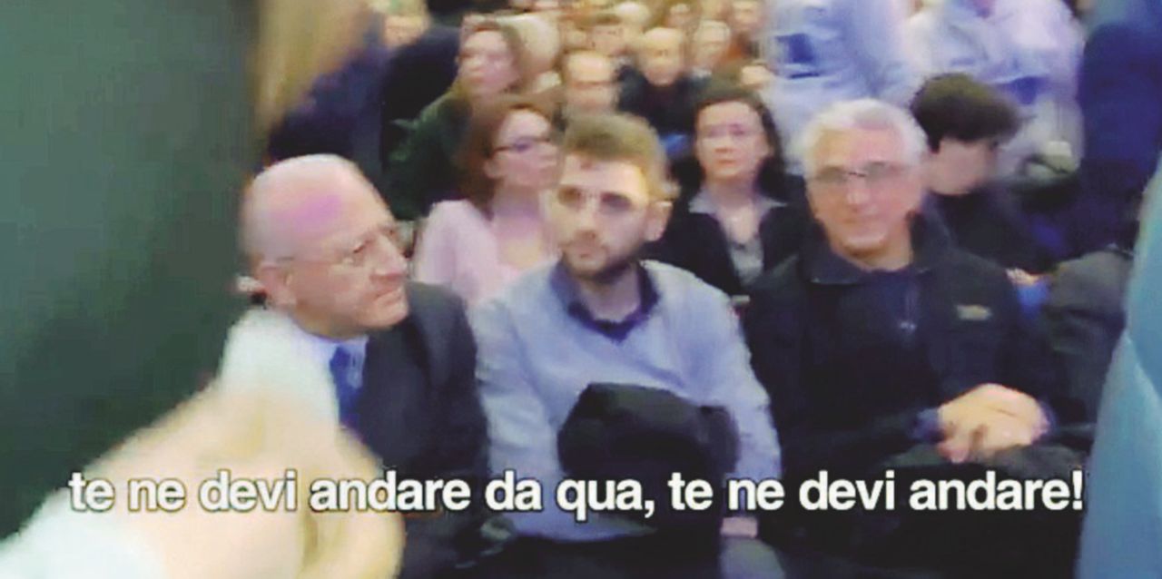 Via De Luca jr. e Renzi insulta Fanpage: cronista aggredita
