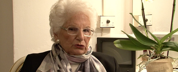Copertina di Neofascisti, Liliana Segre: “Più che scioglierli, quei partiti vanno stigmatizzati”. E affida agli studenti un appello al voto