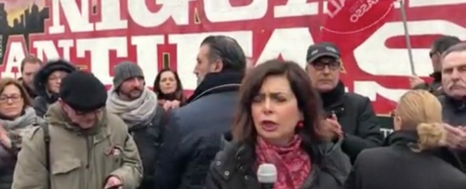 Copertina di Milano, Boldrini (Leu) davanti al murales antifascista: “I gruppi neofascisti vanno sciolti. Non c’è posto per loro”