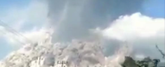 Copertina di L’incredibile eruzione del vulcano Sinabung: 5mila metri di cenere e lapilli: una delle più maestose di sempre