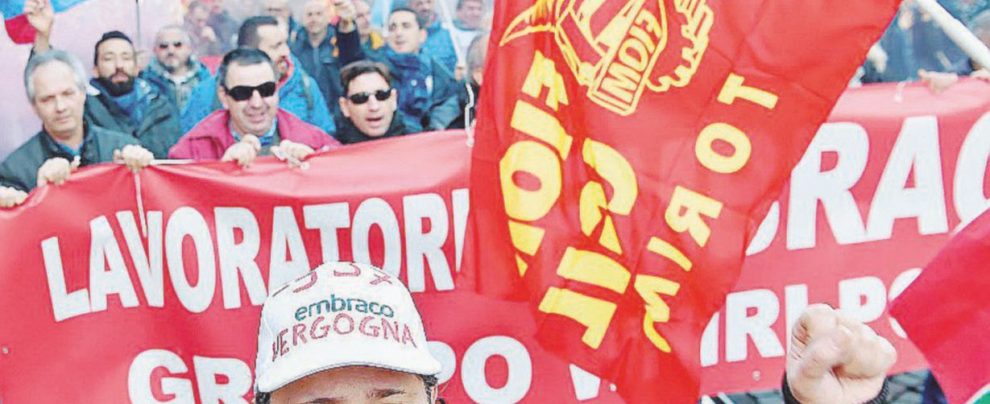 Mobilitati - I lavoratori dell’Embraco di Riva di Chieri, Torino - Ansa Embraco, il Calenda show a uso di giornali e tivvù