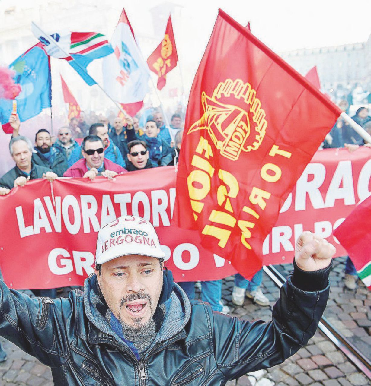 Mobilitati - I lavoratori dell’Embraco di Riva di Chieri, Torino - Ansa Embraco, il Calenda show a uso di giornali e tivvù