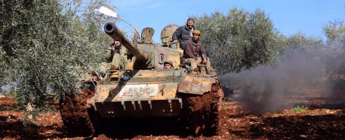 Siria, forze filo-Assad puntano ad Afrin. La Turchia bombarda i convogli
