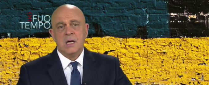 Copertina di Armi nelle scuole, Crozza a Che fuori tempo che fa: “Via di mezzo tra welfare europeo e far-west americano: è farwelfare”