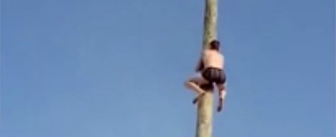 Copertina di Il freddo della Siberia, un palo altissimo e un uomo in mutande. Ovvio che qualcosa vada storto