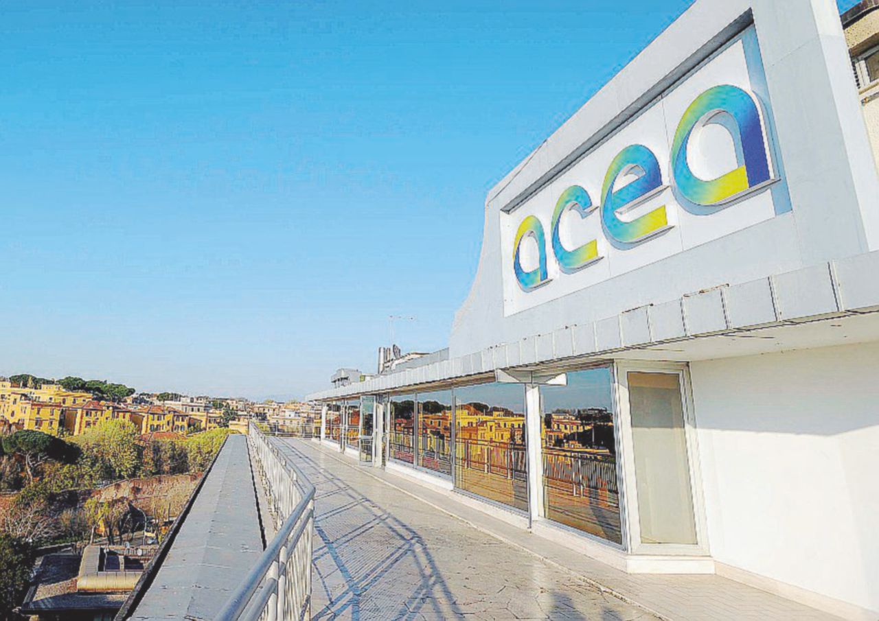 Copertina di Acea, il top manager che fa litigare il Campidoglio e l’Ad