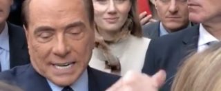 Copertina di Berlusconi, show tra i giovani di Forza Italia che lo acclamano: “Ne so una su Di Maio… ma non posso raccontarla”