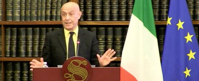 Copertina di Elezioni 2018, Minniti: “C’è troppo silenzio su rischio mafie. Possono condizione il voto”