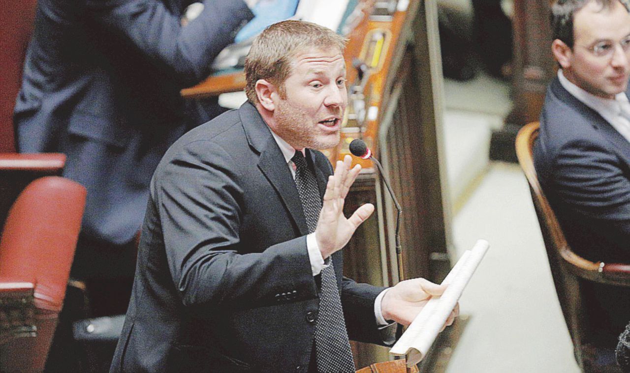 Soldi all’ex dipendente per tacere: il caso De Rosa