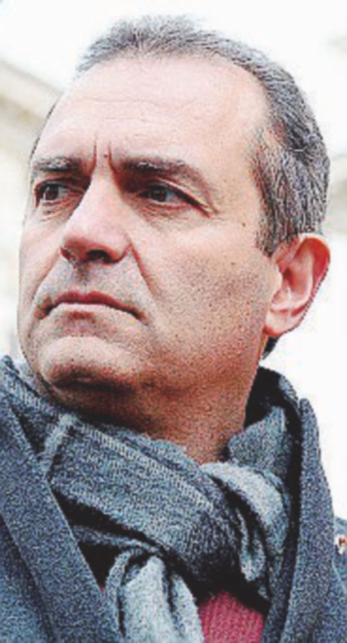 De Magistris, sit-in a Roma: “Lo Stato ci liberi dal debito”