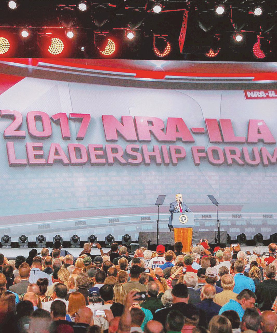 Texas, lo “sceriffo” nero mette il veto ai pistoleri in città