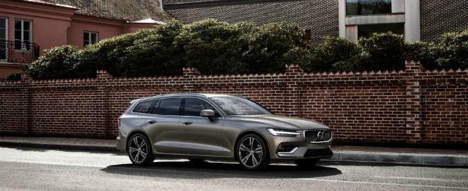 Copertina di Volvo V60, la station wagon di lusso diventa anche ibrida plug-in – FOTO