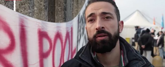 Copertina di Embraco, la storia di Giovanni a un passo dal licenziamento: “Sono entrato che ero un ragazzino. Ci mandavano a insegnare agli operai slovacchi”