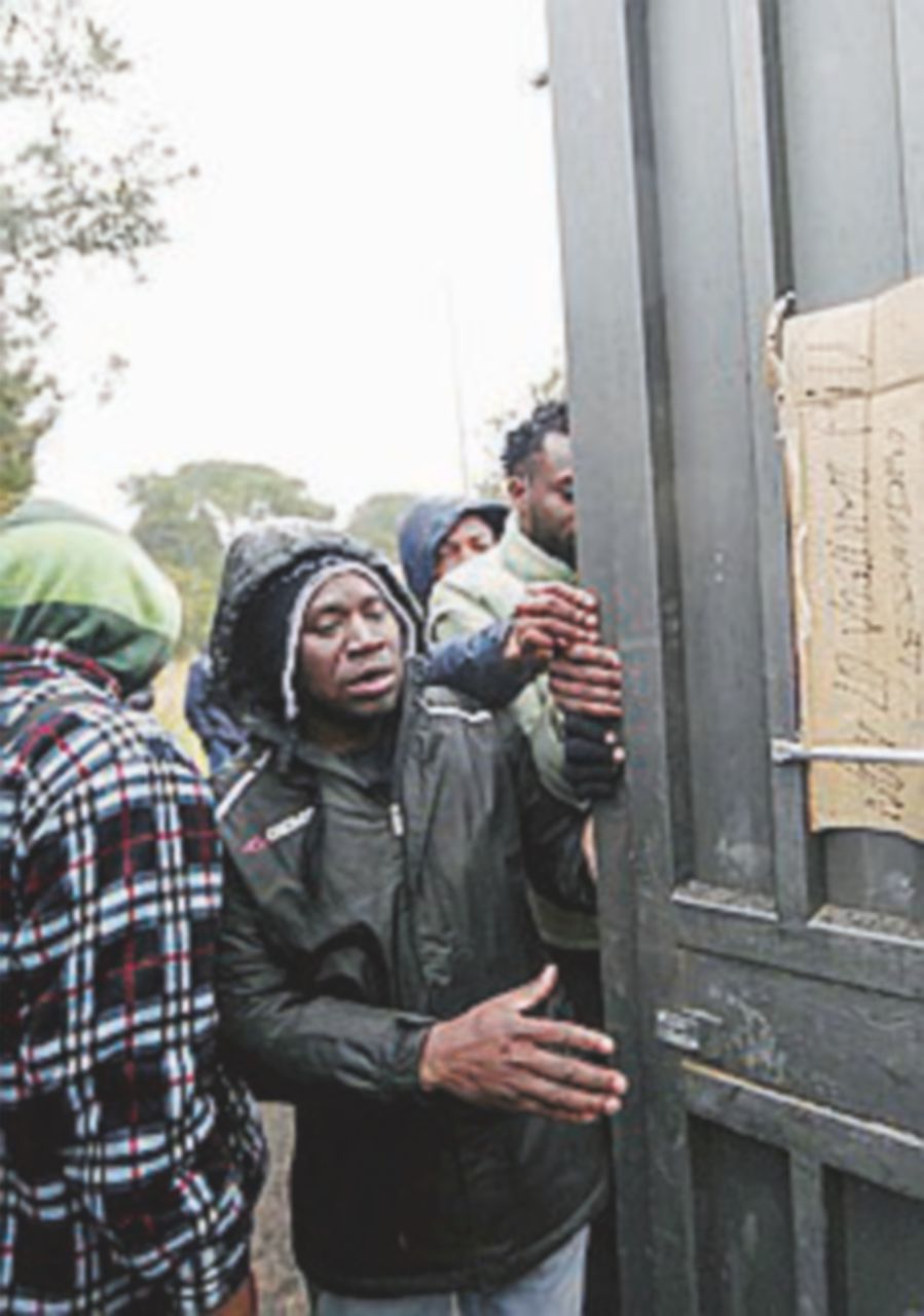 Roma, pacifica protesta dei migranti ma arrivano i leghisti