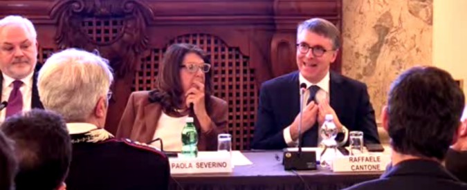 Copertina di Napoli, Cantone: “Rifiuti? Con affidamento diretto rischio infiltrazione. Perplesso su modalità video inchiesta”