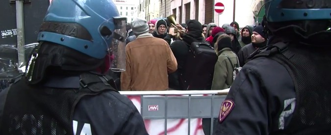 Copertina di Livorno, comizio blindato per Salvini (nella sala della Diocesi). Fuori transenne e decine di agenti