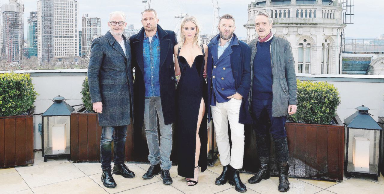 Femministe talebane, il problema non è quanto sia scollato l’abito