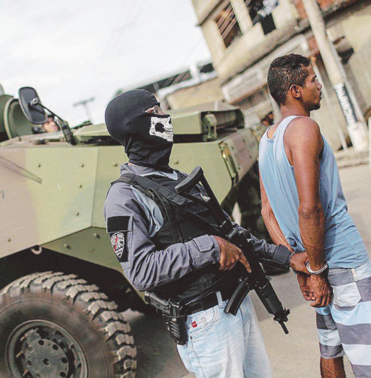 Come in guerra - Arresti a Rio: 114 agenti sono stati uccisi nel 2017 - Ansa Un samba calibro 9. Rio violenta, Temer chiama l’esercito