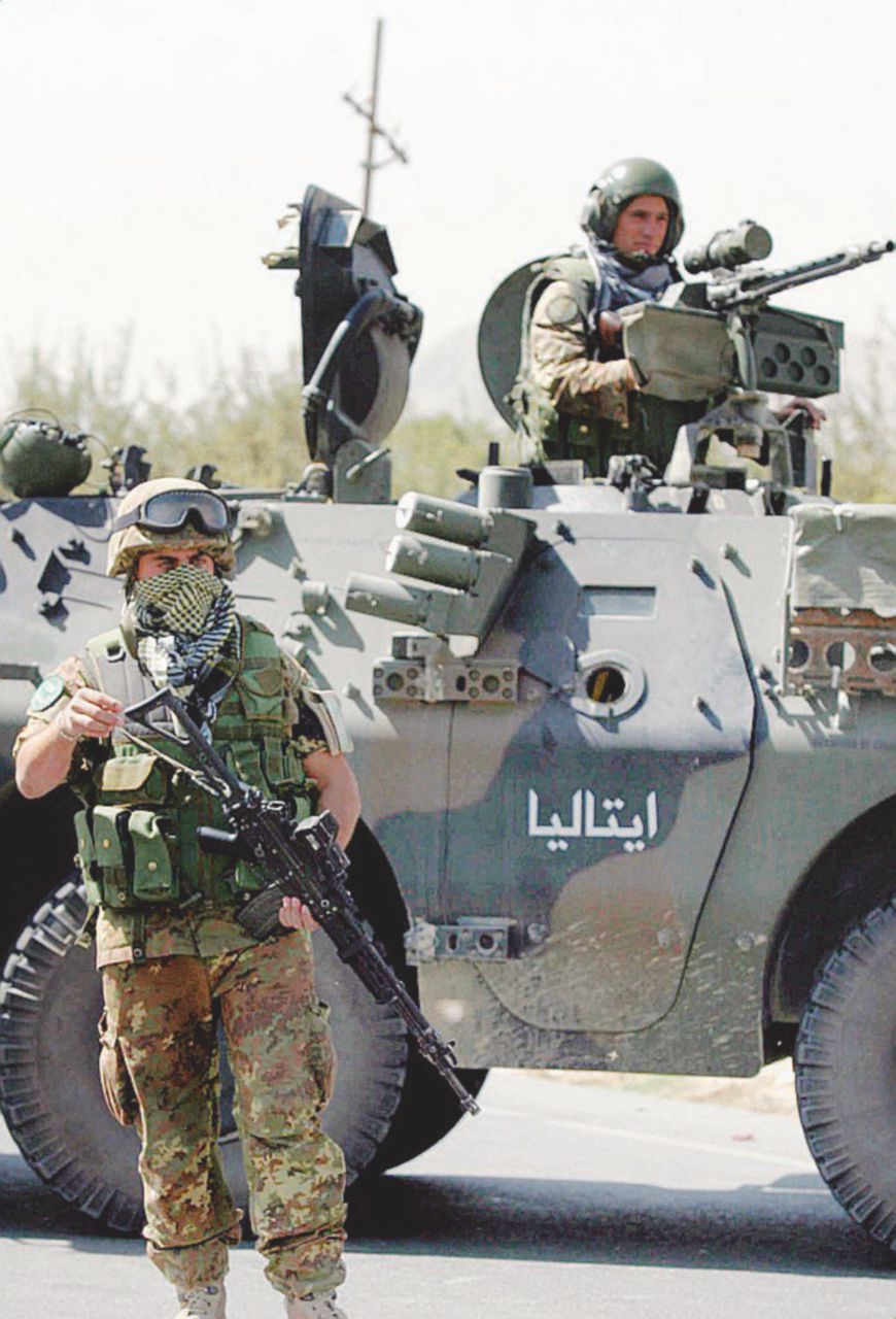 Missioni - Militari italiani della missione Isaf in servizio a Kabul nel 2006 - Ansa “Almeno 15 soldati malati sono stati solo lì”