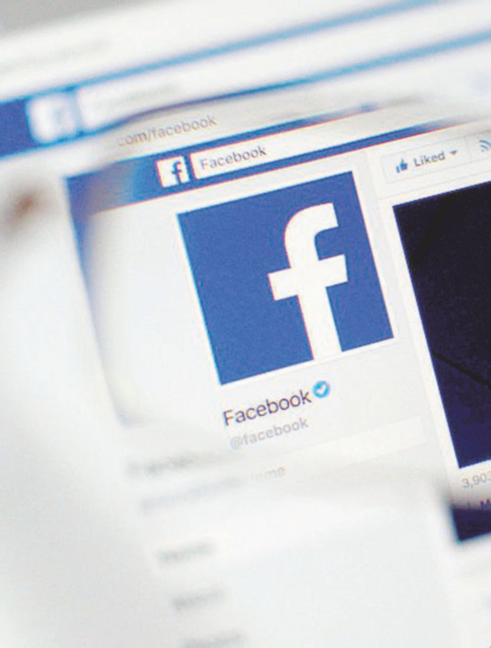 Un like può distruggere molte vite Un like può distruggere molte vite